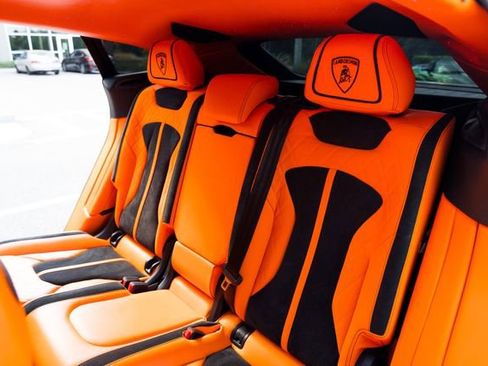 Used 2022 Lamborghini Urus AWD/4WD image 27