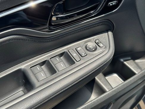 Used 2023 Honda Odyssey Touring image 17