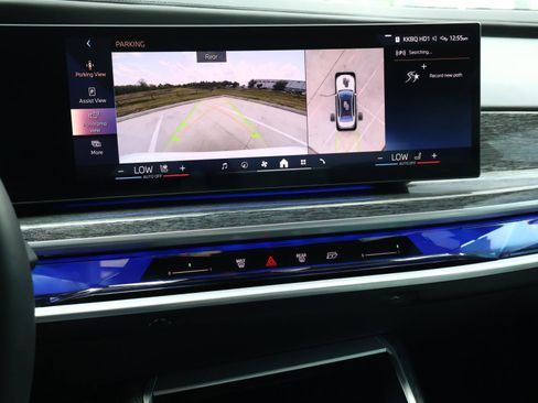 Used 2023 BMW 760i xDrive w/ Executive Package image 30