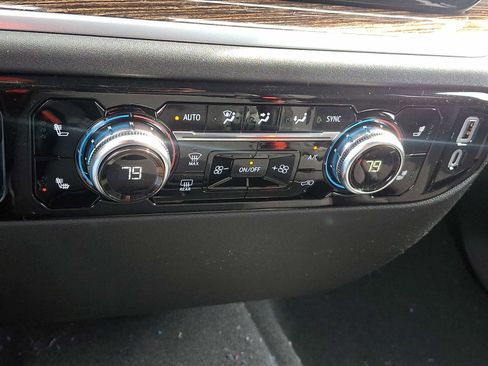 New 2026 GMC Sierra 1500 SLE image 13