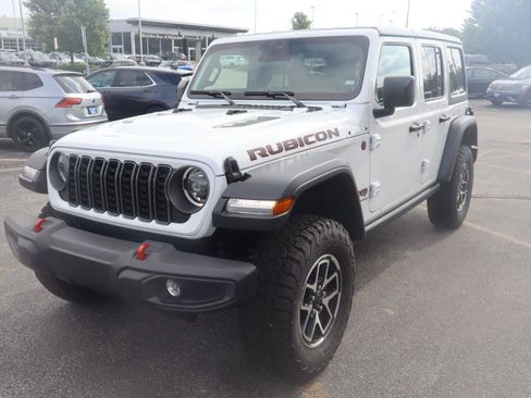 Used 2026 Jeep Wrangler Unlimited Rubicon AWD/4WD image 3