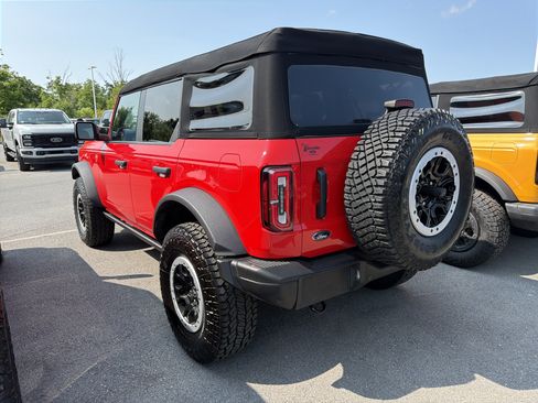 Used 2023 Ford Bronco Badlands w/ Sasquatch Package AWD/4WD image 3