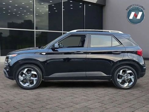 Used 2023 Hyundai Venue SEL image 2