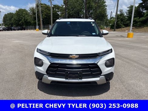 Used 2023 Chevrolet TrailBlazer LT w/ Convenience Package FWD image 2