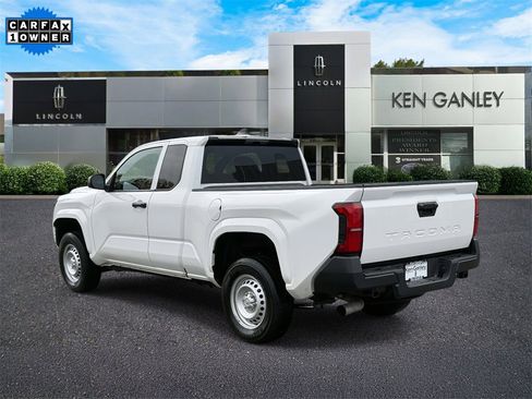 Used 2025 Toyota Tacoma SR image 5