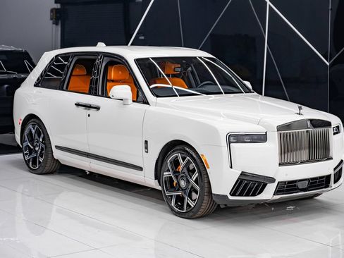 Used 2025 Rolls-Royce Cullinan Black Badge AWD/4WD image 7