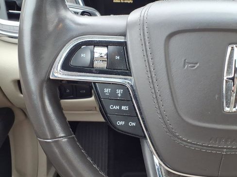 Used 2017 Lincoln Continental Reserve w/ Climate Package image 10