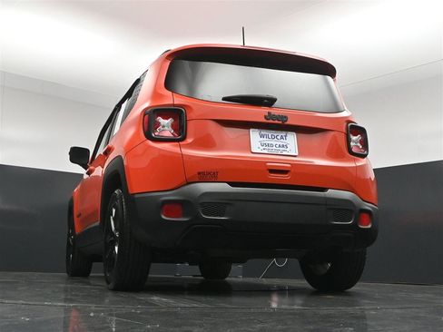 Used 2018 Jeep Renegade Altitude w/ Cold Weather Group FWD image 34