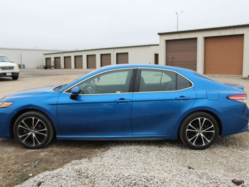 Used 2018 Toyota Camry L image 3