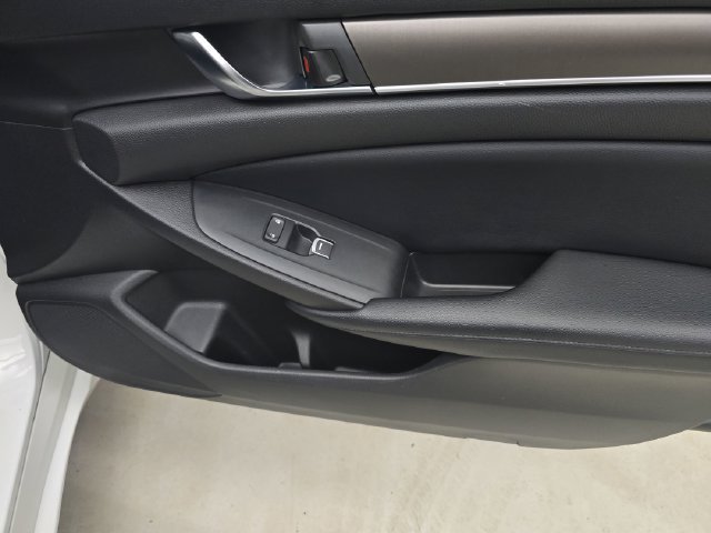 Used 2018 Honda Accord LX image 25