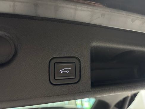 Used 2023 Chevrolet Equinox Premier AWD/4WD image 6