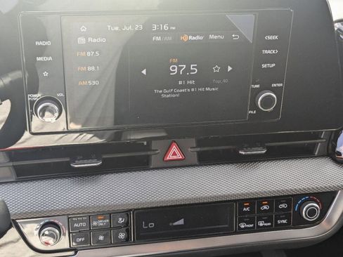 Used 2024 Kia Sportage LX image 18