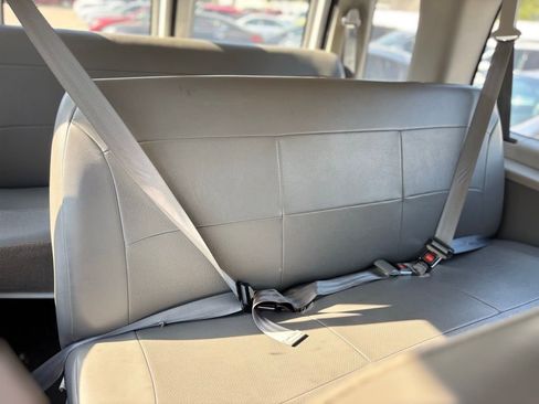 Used 2003 Ford E-350 and Econoline 350 XL RWD image 19