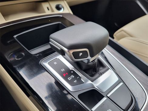Certified 2025 Audi Q5 2.0T Premium image 23