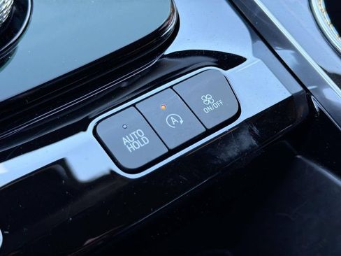 Certified 2026 Cadillac Escalade Luxury RWD image 18