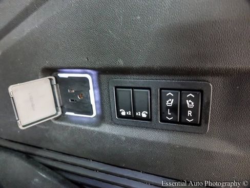 Certified 2021 Chevrolet Suburban RST w/ Luxury Package image 25