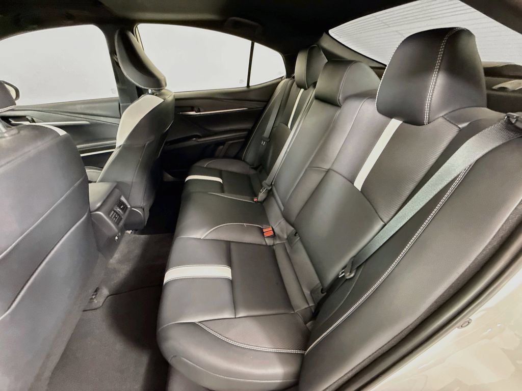Used 2025 Toyota Camry SE w/ Convenience Package FWD image 21