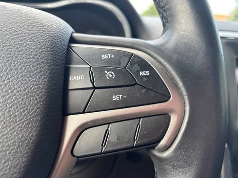 Used 2019 Jeep Grand Cherokee Laredo AWD/4WD image 22
