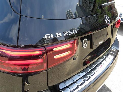 Used 2024 Mercedes-Benz GLB 250 4MATIC image 26