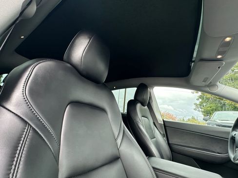 Used 2021 Tesla Model Y Long Range image 16