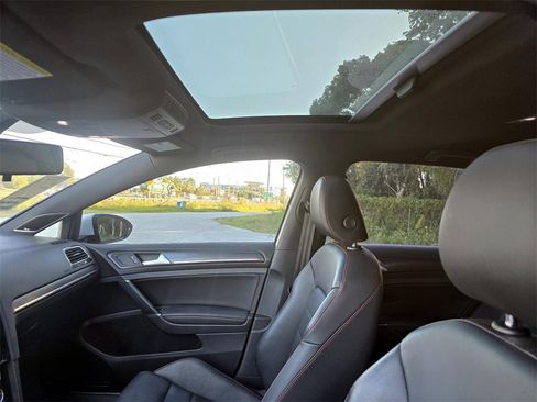 Used 2019 Volkswagen GTI SE image 19