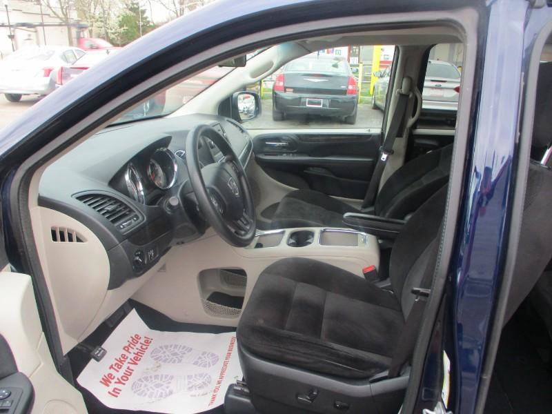 Used 2016 Dodge Grand Caravan SXT FWD image 9