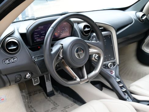 Used 2018 McLaren 720S Luxury RWD image 16
