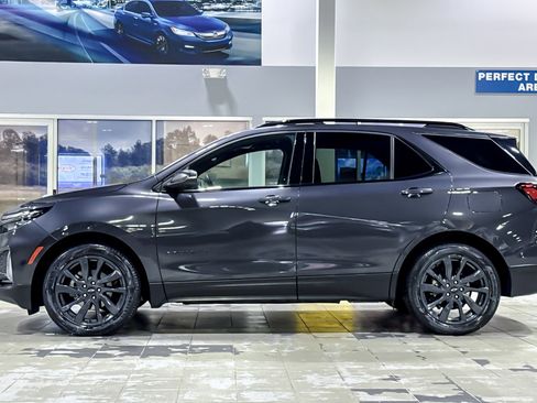 Used 2023 Chevrolet Equinox RS image 2