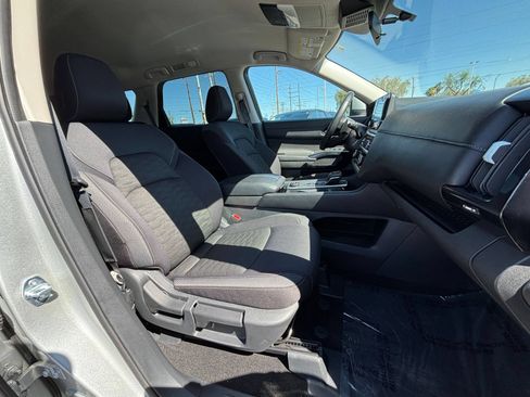 Used 2025 Nissan Pathfinder SV AWD/4WD image 39