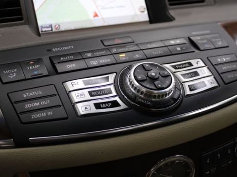 Used 2010 INFINITI M35 w/ Technology Pkg RWD image 13