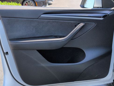 Used 2023 Tesla Model Y AWD image 14
