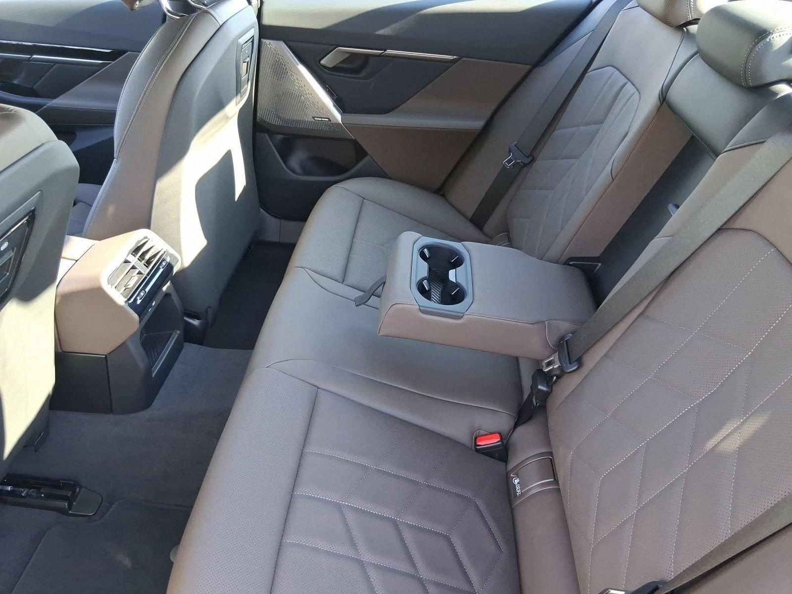 Used 2026 BMW 530i w/ Premium Package RWD image 23