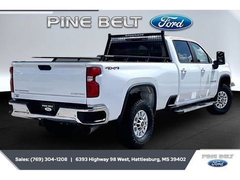 Used 2020 Chevrolet Silverado 2500 LT AWD/4WD image 11