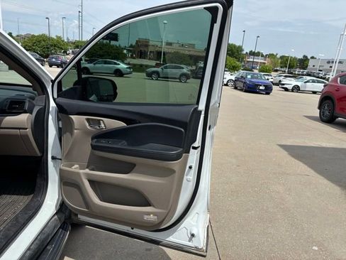 Used 2021 Honda Pilot Touring image 22