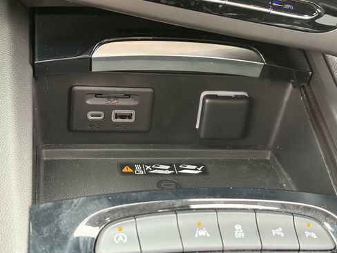 Certified 2021 Buick Envision Avenir w/ Technology Package II FWD image 32