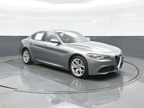 Used 2018 Alfa Romeo Giulia Ti image 1