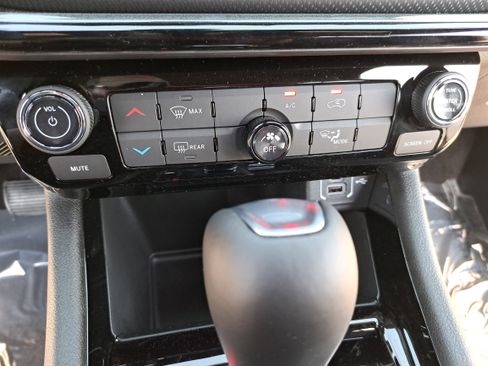 New 2026 Jeep Compass Latitude image 20