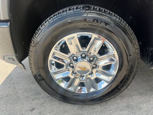 Used 2024 Chevrolet Silverado 2500 High Country w/ High Country Premium Package AWD/4WD image 28
