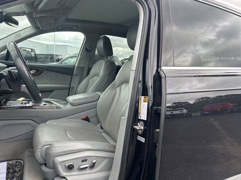 Used 2017 Audi Q7 3.0T Prestige AWD/4WD image 5