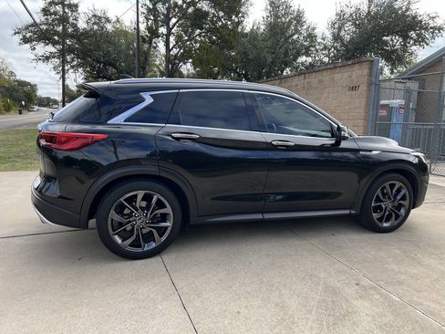 Used 2019 INFINITI QX50 Essential w/ Sensory Package image 12