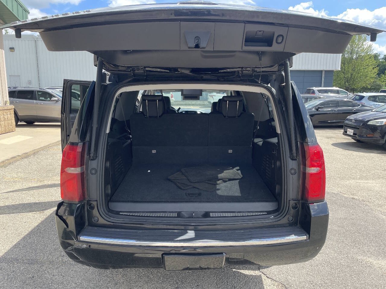 Used 2016 Chevrolet Suburban LTZ AWD/4WD image 30