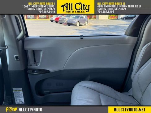 Used 2015 Toyota Sienna XLE Premium FWD image 25