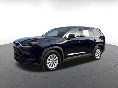 Used 2025 Toyota Grand Highlander XLE image 8