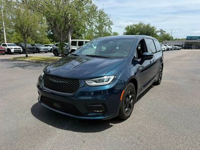 Used 2022 Chrysler Pacifica Limited w/ S Appearance Package
