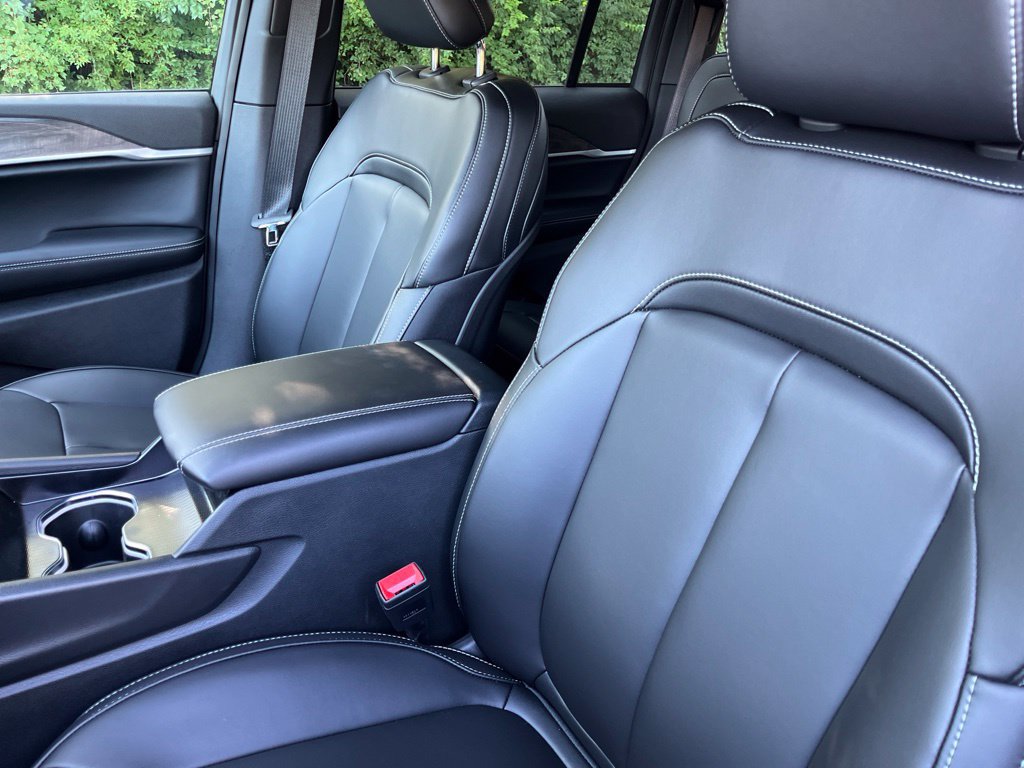 New 2026 Jeep Grand Cherokee Limited w/ Limited Altitude Package AWD/4WD image 5