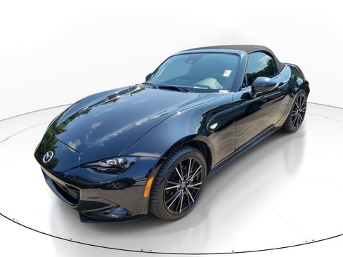 Used 2024 MAZDA MX-5 Miata Grand Touring RWD image 3