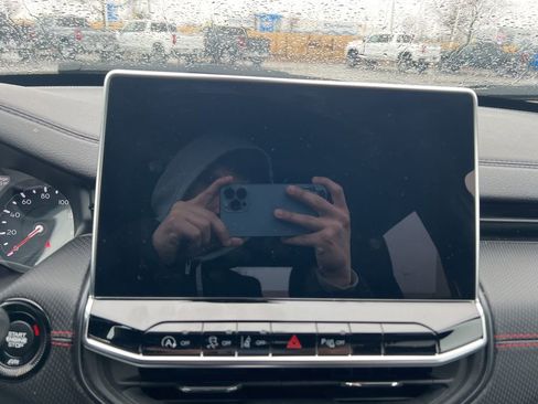 Used 2025 Jeep Compass Trailhawk image 18