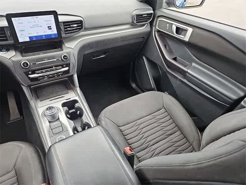 Used 2020 Ford Explorer XLT image 12