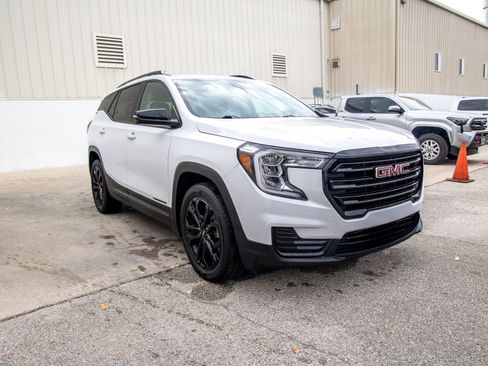 Used 2022 GMC Terrain SLE w/ Driver Convenience Package image 5