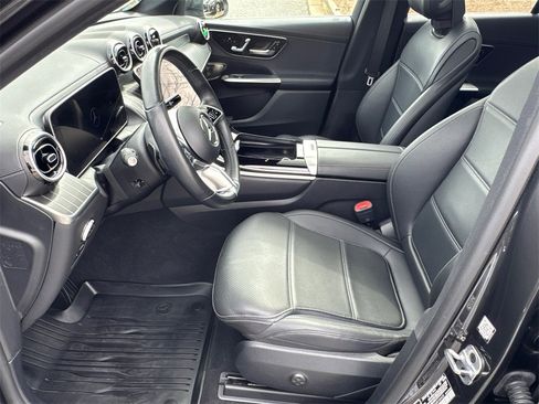 Used 2024 Mercedes-Benz GLC 300 4MATIC image 9